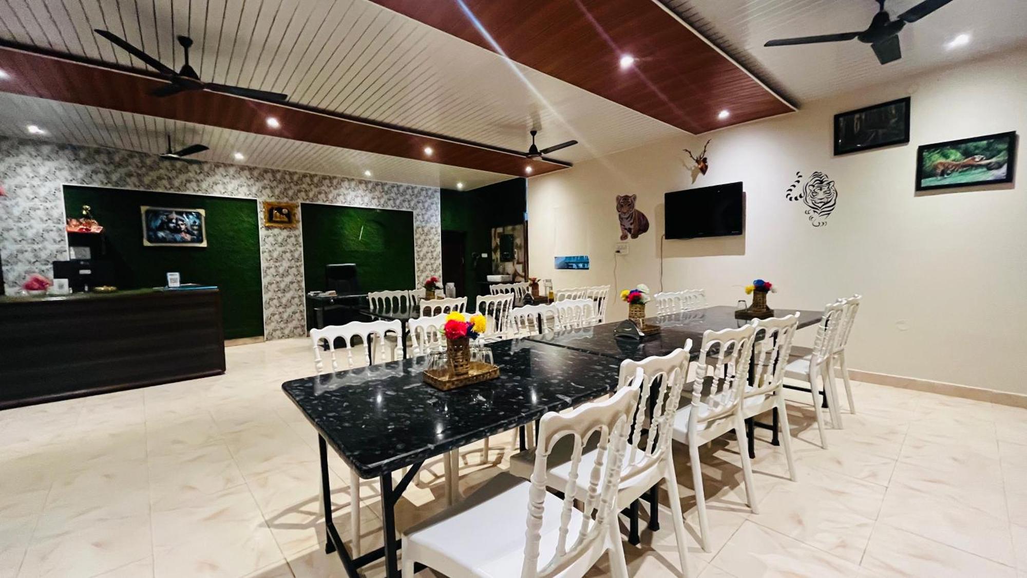 Hotel Jungle Palace Resort Umaria  Екстер'єр фото